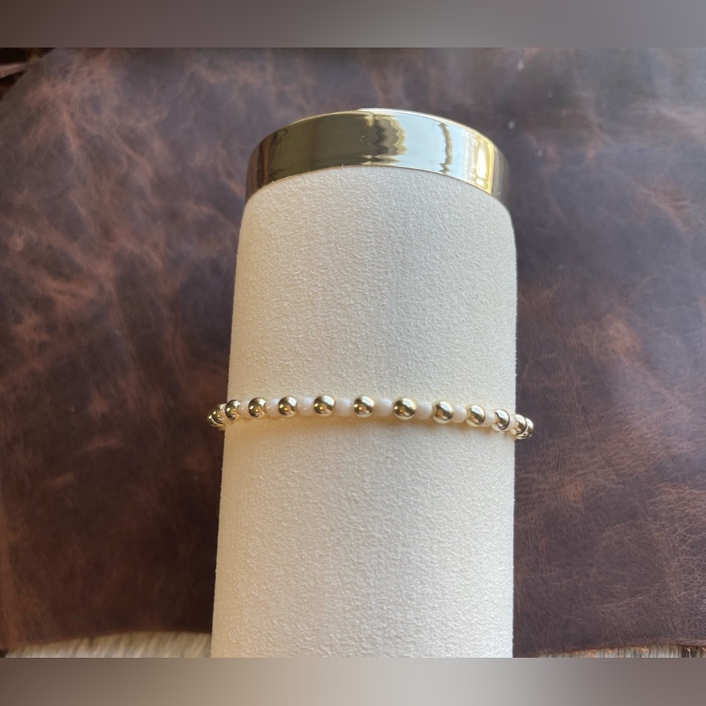 Beige and 14kt gold plated bracelet